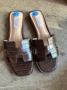 Brown Croc-Embossed Slide Sandals - Brown